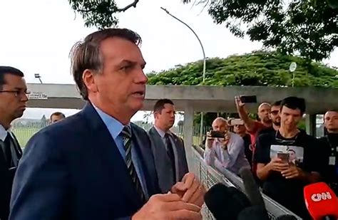 Bolsonaro diz que vai pedir ao Ministério da Saúde isolamento só para