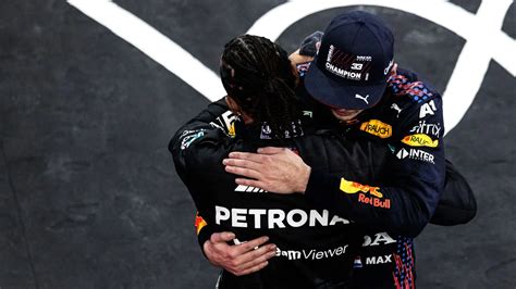 Hamilton Ferrari Verstappen Ha Una Sua Teoria Le Foto