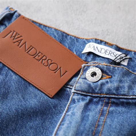 Jw Anderson ジェイダブリューアンダーソン ジーンズ Dt0057 Pg1164 レディース デニムパンツ ツイスト ワイド ジーパン Gパン ロゴ 804 Light Blue