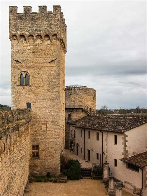 Staggia Senese Castle Italian Castle Castle Castles To Visit