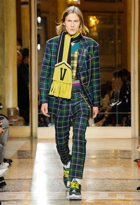 Vogue Runway Versace Fall 2018 Menswear Fashion Tartan Fashion Menswear