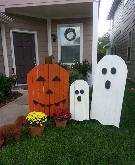 Cheap And Creative Halloween Decor From Reclaimed Wood