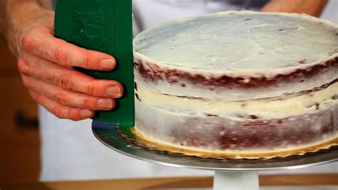 How To Crumb Coat A Red Velvet Cake Cakes Pies YouTube