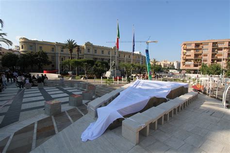 Piazza Matteotti Inaugurata La Fontana Monumentale Gazzetta Del Sud