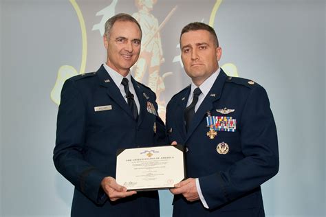 DVIDS - Images - Airman receives Distinguished Flying Cross [Image 3 of 3]