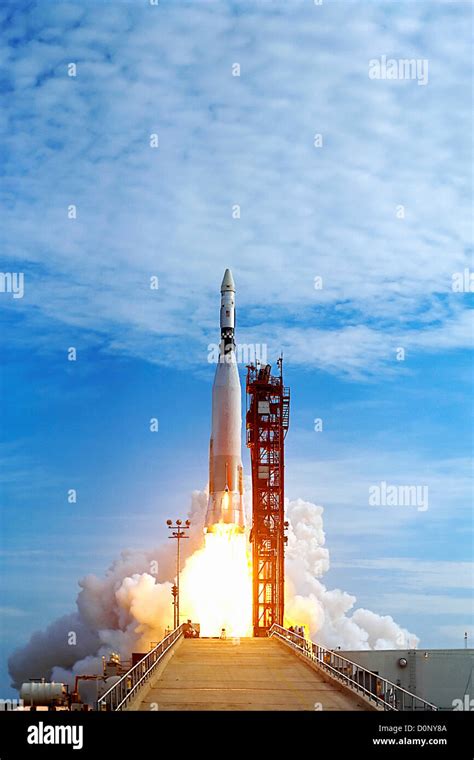 Gemini launch rocket hi-res stock photography and images - Alamy