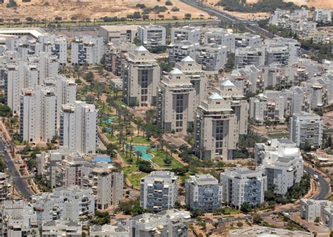 Israeli Pavilion Uses Sand Printers To Trace Plans Of Urban Sprawl