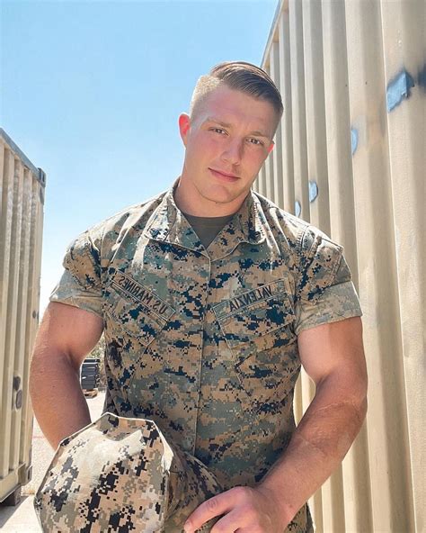 Pin By Valenzia Hawkins On Us Marine 🇺🇸 Men In Uniform Hot Army Men