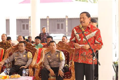 Bupati Bengkulu Utara Menyerahkan Hibah Tanah Pada Polda Bengkulu Untuk