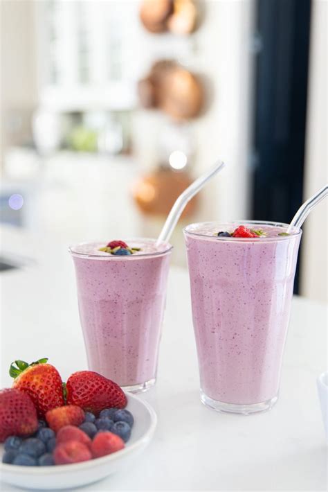 Simple Berry Greek Yogurt Smoothie