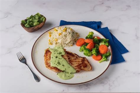 Filete Blanco en Crema de Cilantro Recetas Nestlé