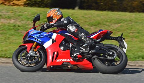 Ride Review: Honda CBR1000RR-R SP Fireblade | Devitt