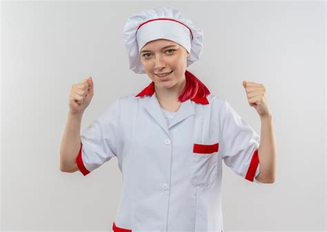 Jovem Chef Feminina Loira Sorridente Uniforme De Chef Punhos