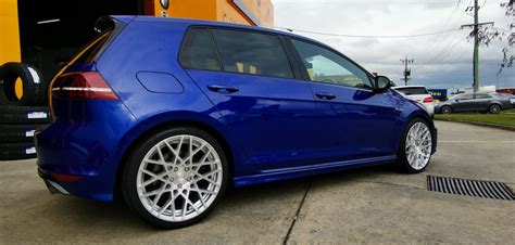 Volkswagen Golf R Blue Rotiform Blq Wheel Front