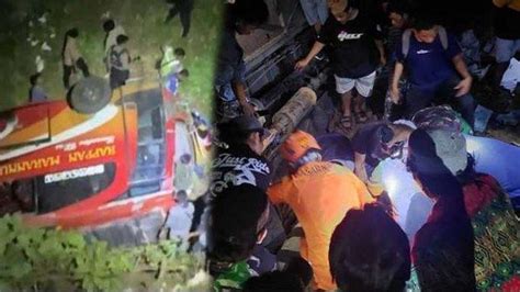 Bus Berpenumpang Santri Pondok Pesantren Gontor Masuk Jurang Orang