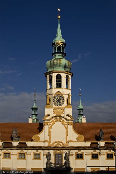 Église Notre Dame de Lorette à Prague Avantgarde Prague