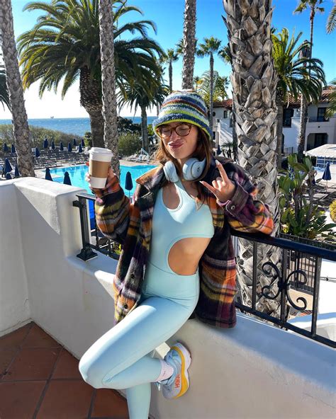 Natalie Noel | perfect start to the day | Instagram