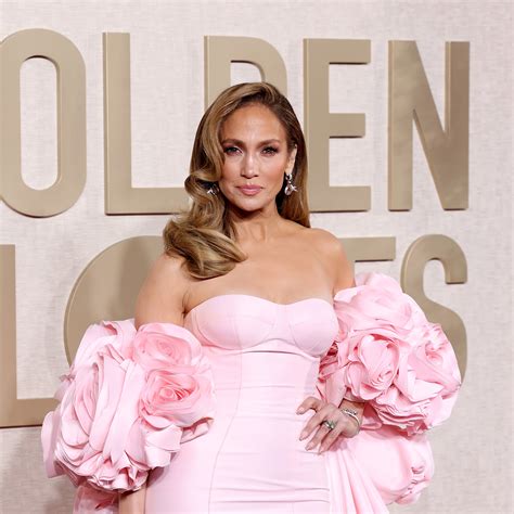 Jennifer Lopez Lleva La Manicure Microfrancesa Perfecta Para Primavera