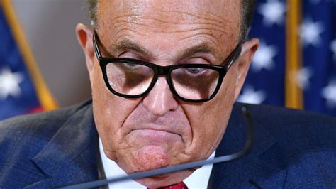 Rudy Giuliani enfrenta una demanda por agresión sexual interpuesta por