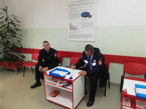 Pripadnici Policijske uprave Gradiška dobrovoljno darivali krv Foto