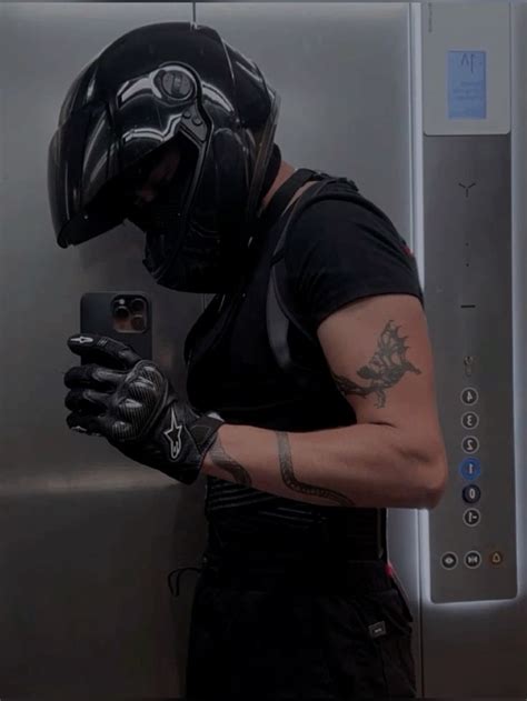 Pin by 𝒌𝒂𝒕𝒊𝒆 on 𝒇𝒊𝒄𝒕𝒊𝒐𝒏𝒂𝒍 𝒎𝒆𝒏 in Biker love Hot biker guys