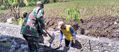 Koramil Maron Karya Bakti Bangun Saluran Irigasi Kantor