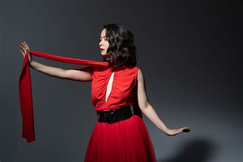 Mitski Presenta Su Nuevo Tema Love Me More Alterna