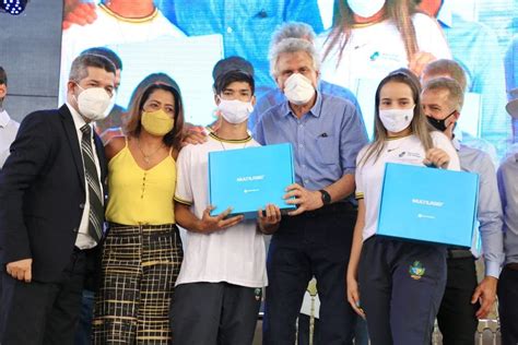 Nos Anos De Orizona Caiado Entrega Chromebooks E Participa Da