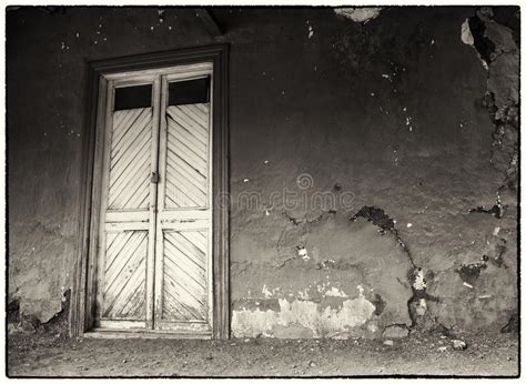 Exterior of Creepy Abandoned Old House Stock Image - Image of halloween, house: 6363793