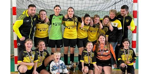 Val d Arc Les filles réussissent aussi en futsal