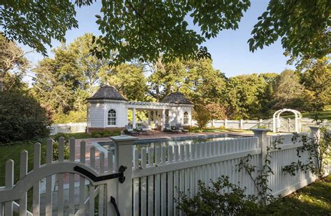 Colonial Revival Pool House Vanderhorn Architects