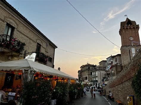 Da Anchise Ristorante Pizzeria Di Tortoreto Alto Che Racconta Una