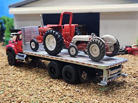 Custom International IH Flat Bed Stake Truck 1 64 ERTL FARM GREENLIGHT