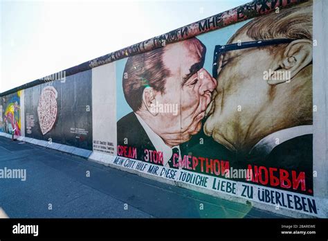 Bruderkuss Honecker Fotos Und Bildmaterial In Hoher Aufl Sung Alamy