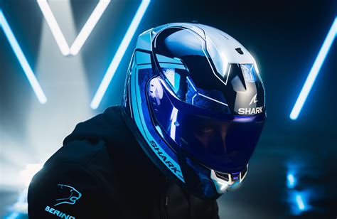 Shark Skwal I World S First Motorcycle Helmet With Integrated Brake