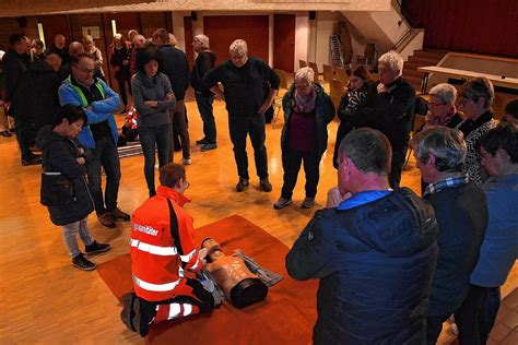 Hlingen Birkendorf Drk Erkl Rt Defibrillatoren Nutzung S Dkurier