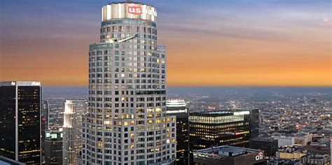 Skyslide At Oue Skyspace In Los Angeles Ca An Outdoor Glass Slide