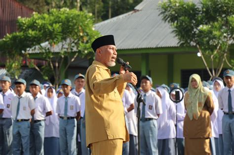 Infopublik Jadi Inspektur Upacara Di Sman Talamau Gubernur