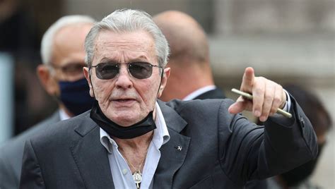 Affaire Alain Delon l acteur placé sous sauvegarde de justice ici