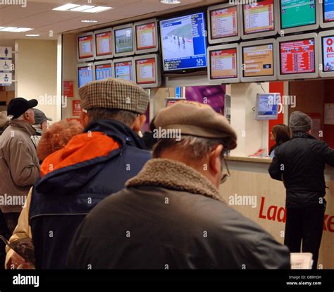 Southwell Racecourse Grandstand Hi Res Stock Photography And Images Alamy