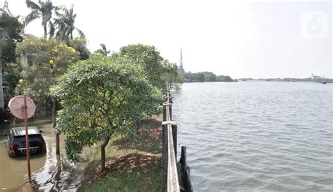 FOTO Banjir Rob Rendam Perumahan Pantai Mutiara Akibat Tanggul Jebol