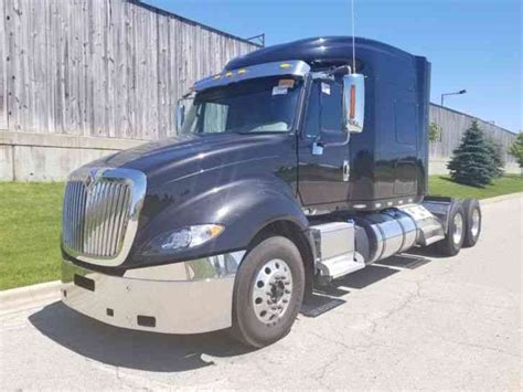 International PROSTAR + (2017) : Sleeper Semi Trucks