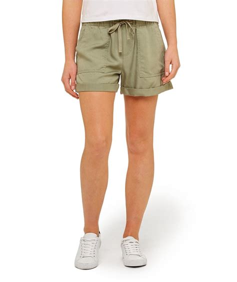 The Lyocell Cuff Short Gives You That Effortless Cool Edge These