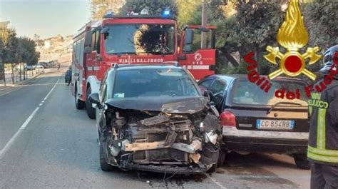 Santa Marinella Incidente Sull Aurelia Scontro Fra Un Auto E Un