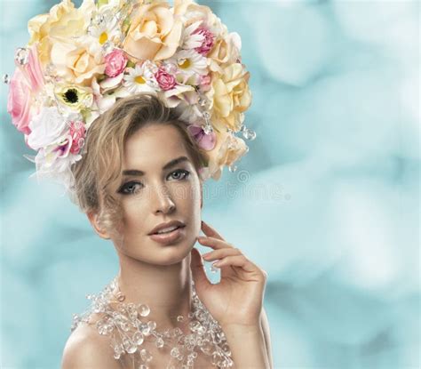 Sexy Bezaubernde Junge Blonde Frau Stockbild Bild von mode wäsche