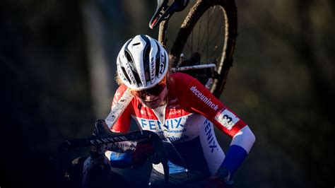 Coupe du monde de cyclocross Puck Pieterse s impose à Hulst van