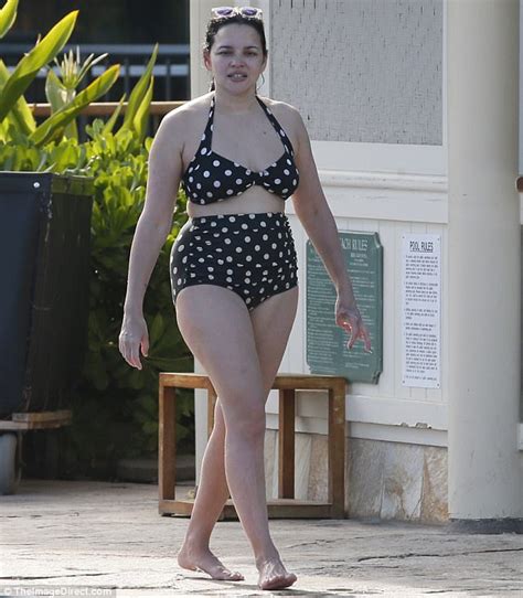 Norah Jones Wows In Polka Dot Printed Bikini In Hawaii Daily Mail Online