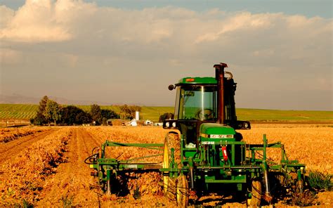 HD Wallpaper Of A John Deere Vehicle In A Scenic Field