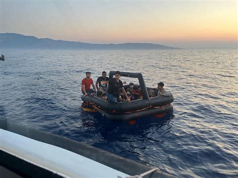 Türkiye Rescues Migrant Boat Abandoned By Greece Daily Sabah