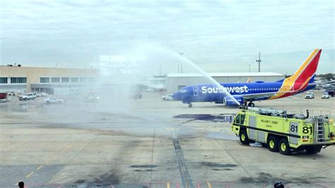 First international flight arrives at Hobby Airport - ABC13 Houston